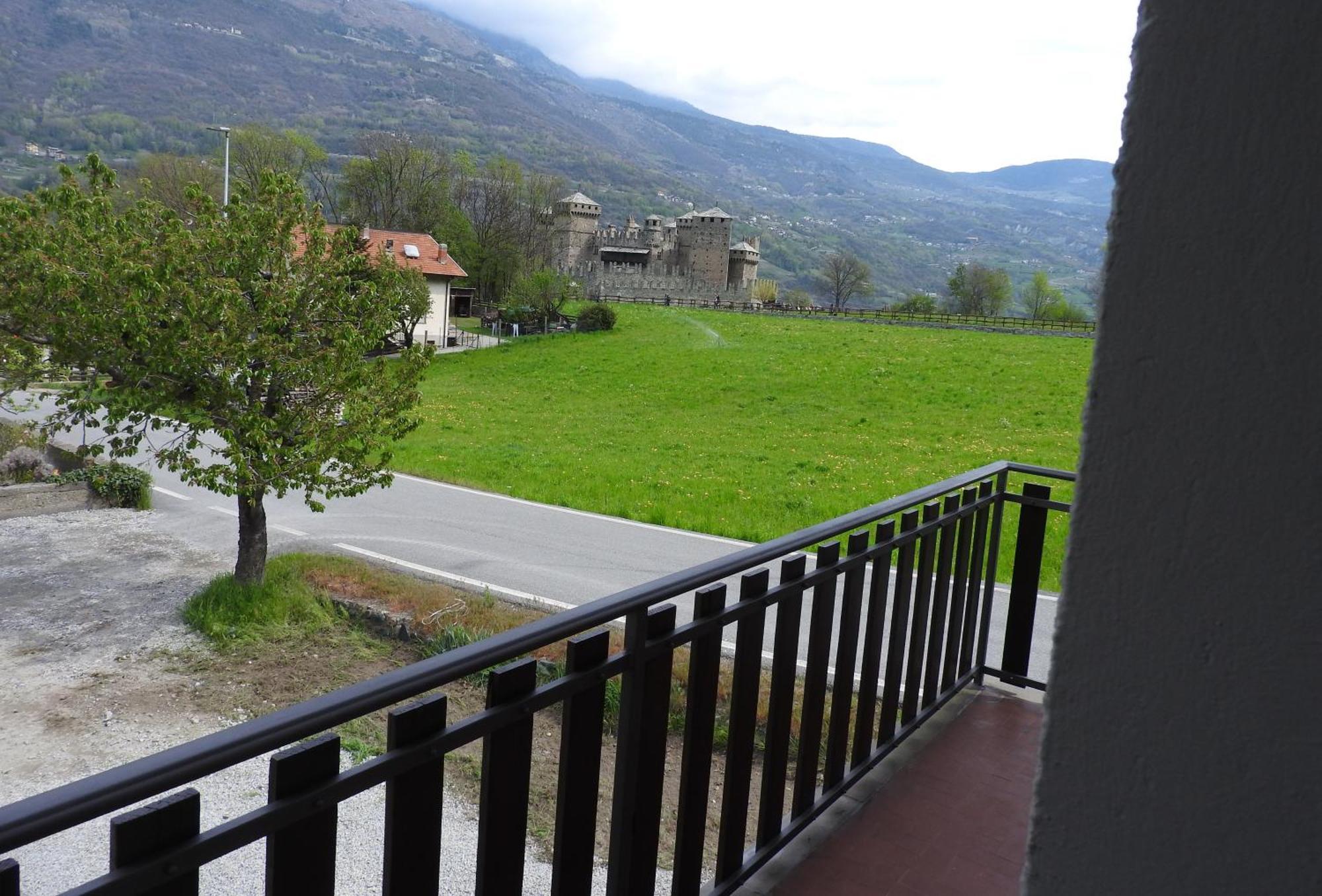 Vue Du Chateau Villa Fenis Luaran gambar