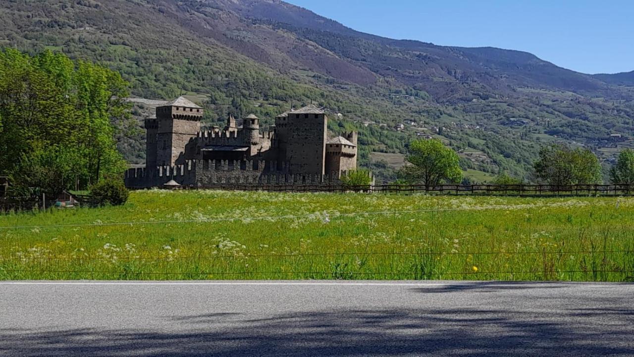 Vue Du Chateau Villa Fenis Luaran gambar